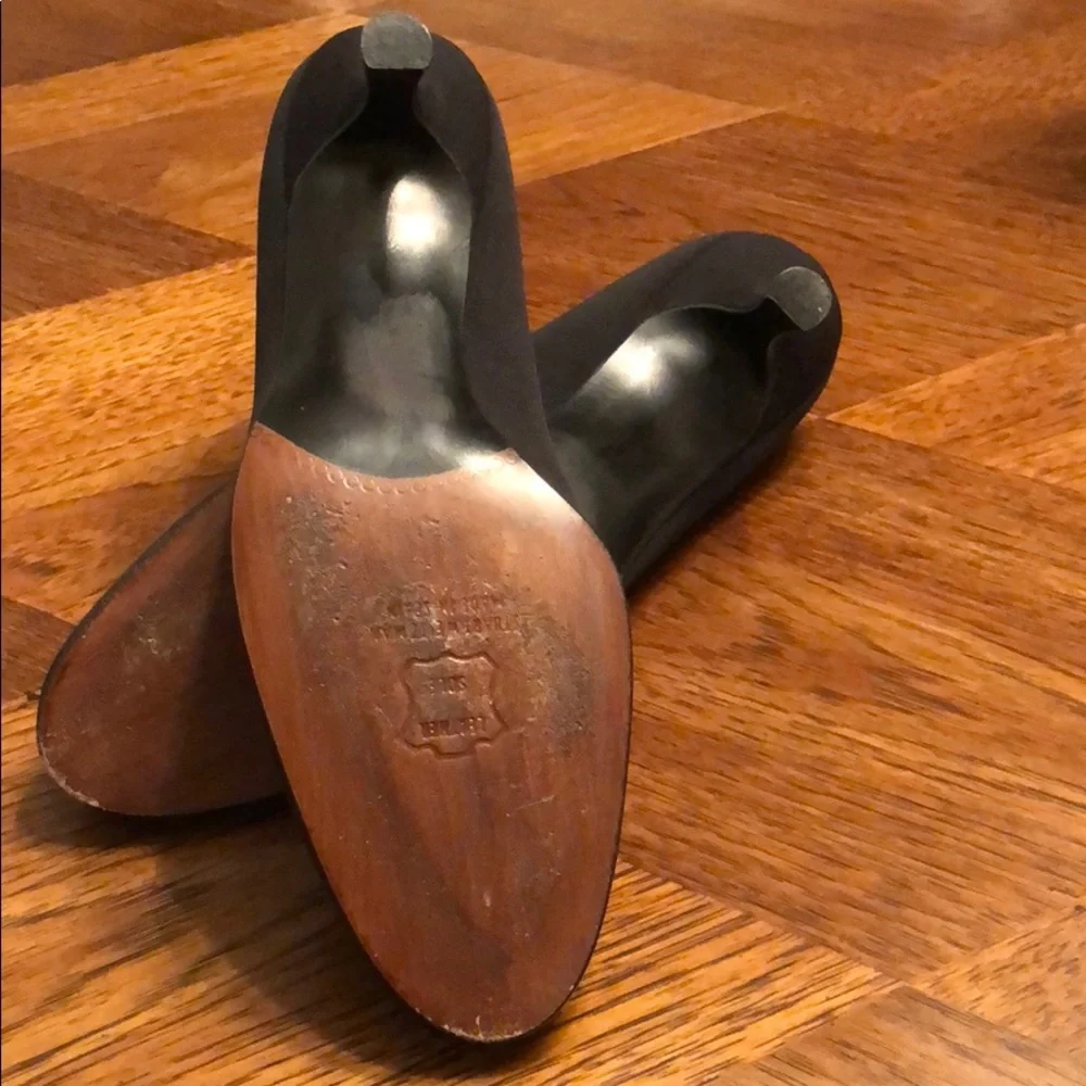 Stuart Weitzman Microfiber Kitten Heel Pumps 7.5 - Picture 7 of 10